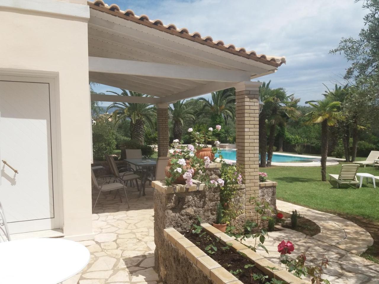 Villa Atalanti Гоувия Экстерьер фото